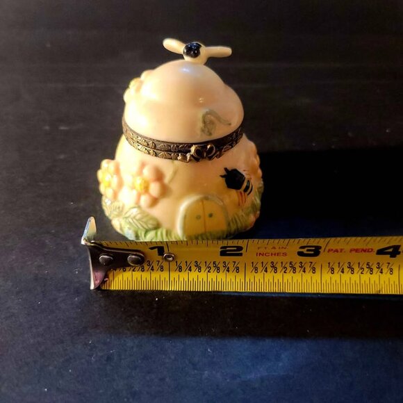 Porcelain Honey Bee Hinged Trinket Box - Picture 10 of 10